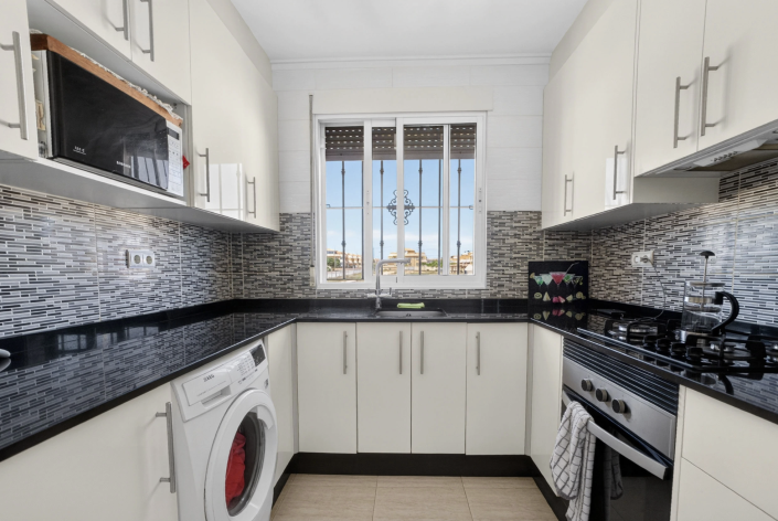 Image No.11-3 Bed Townhouse for sale