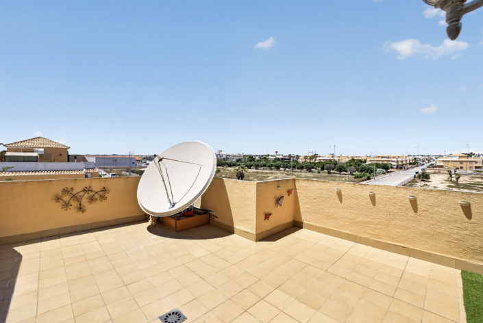 Image No.26-3 Bed Townhouse for sale