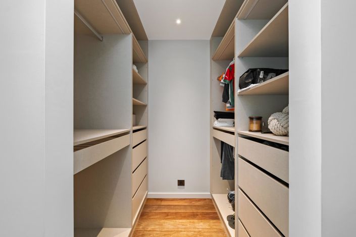 Image No.10-3 Bed Apartment for sale