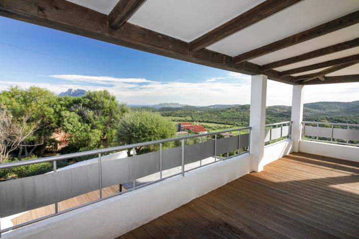 Image No.20-8 Bed Property for sale