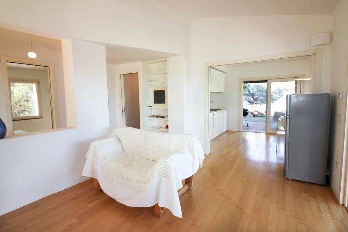 Image No.25-8 Bed Property for sale