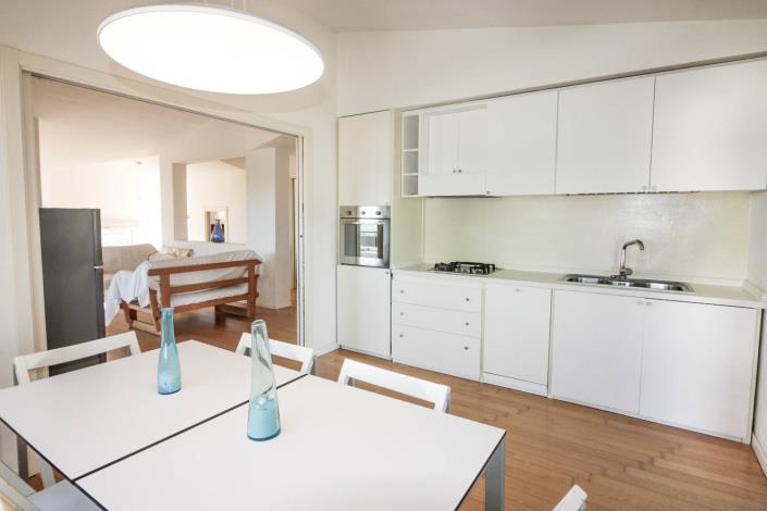 Image No.28-8 Bed Property for sale