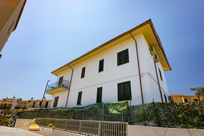 Image No.12-4 Bed House for sale