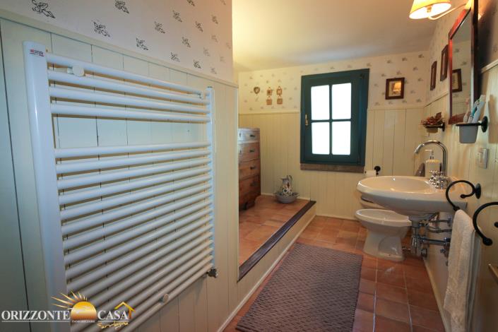 Image No.37-4 Bed Country House for sale