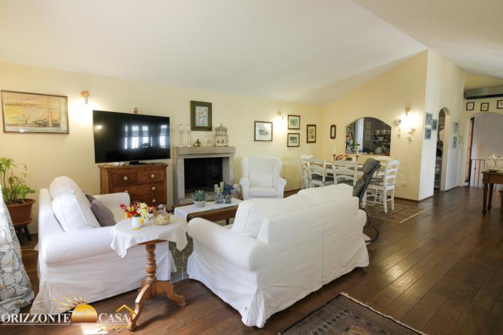 Image No.17-4 Bed Country House for sale