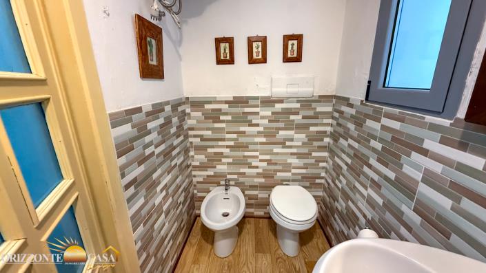 Image No.44-4 Bed Country House for sale