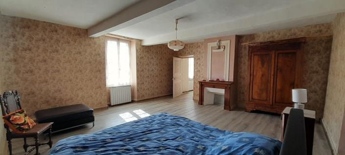 Image No.10-2 Bed Property for sale