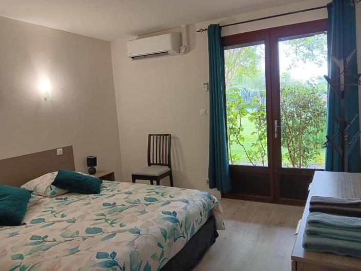 Image No.15-10 Bed Property for sale