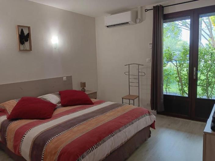 Image No.16-10 Bed Property for sale