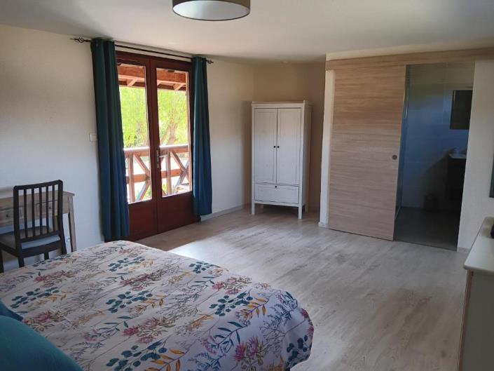 Image No.18-10 Bed Property for sale