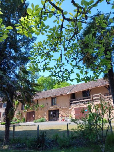 Image No.56-10 Bed Property for sale