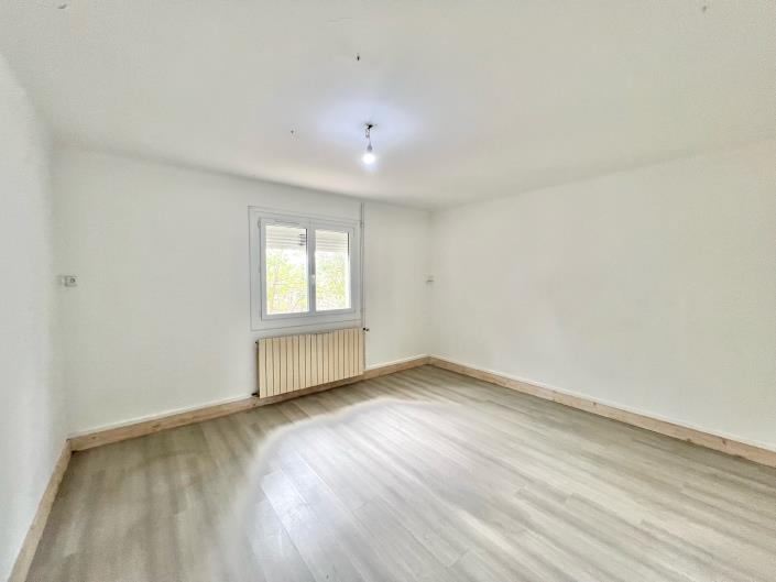 Image No.4-4 Bed Property for sale