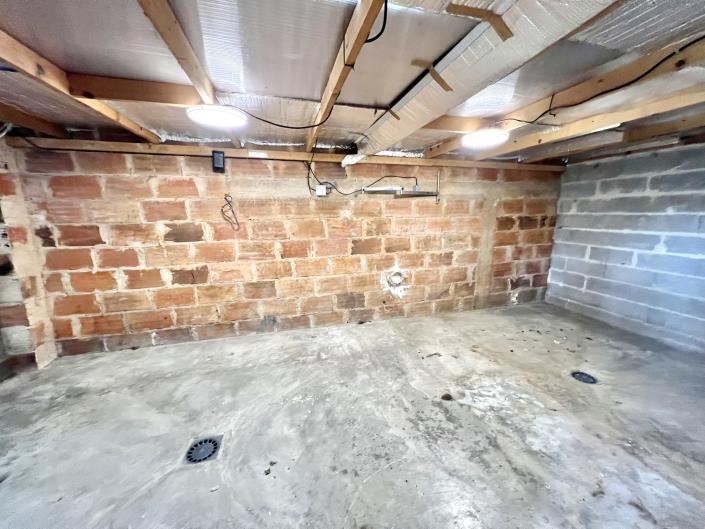 Image No.19-4 Bed Property for sale