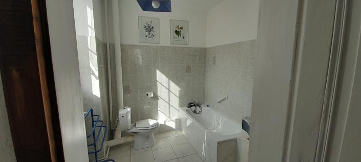 Image No.7-9 Bed Gite for sale