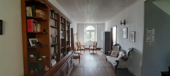 Image No.9-9 Bed Gite for sale