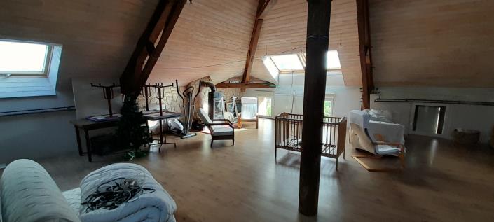 Image No.12-9 Bed Gite for sale