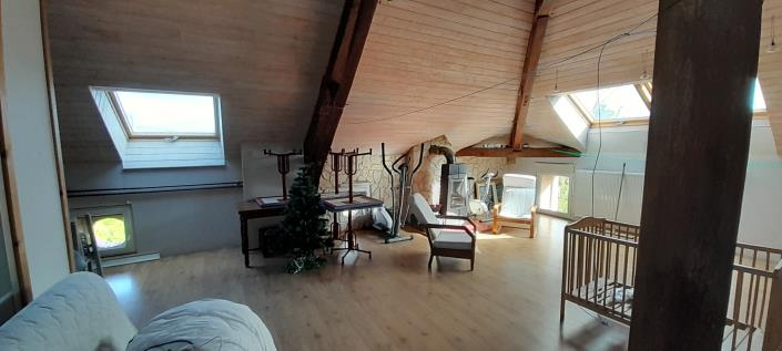 Image No.15-9 Bed Gite for sale