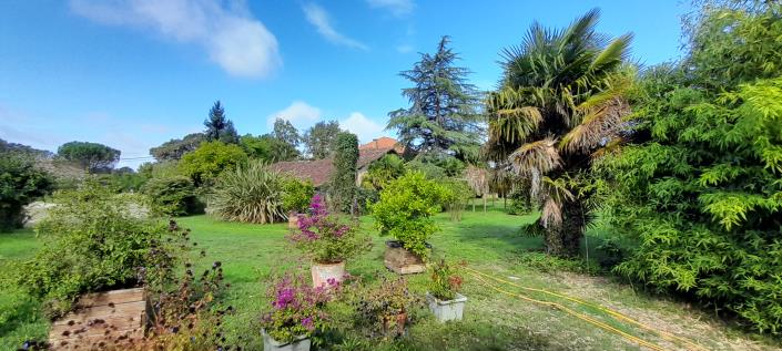 Image No.33-9 Bed Gite for sale