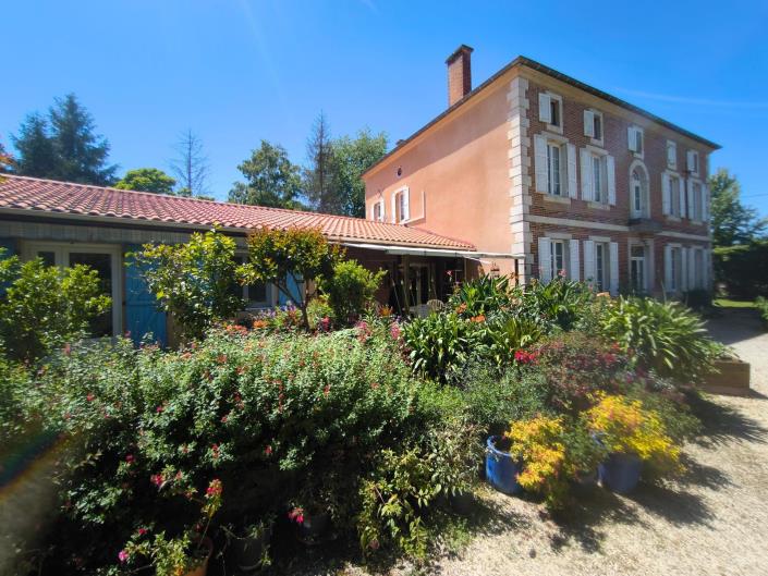 Image No.1-9 Bed Gite for sale