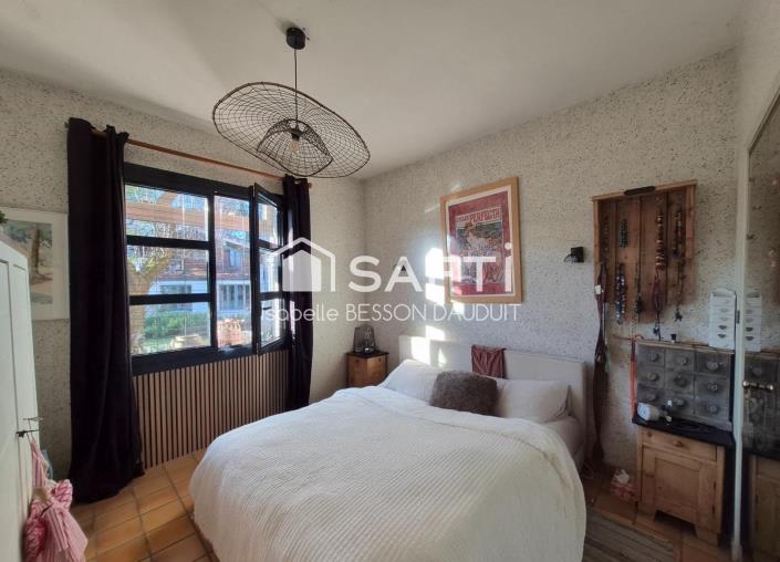 Image No.2-7 Bed Gite for sale