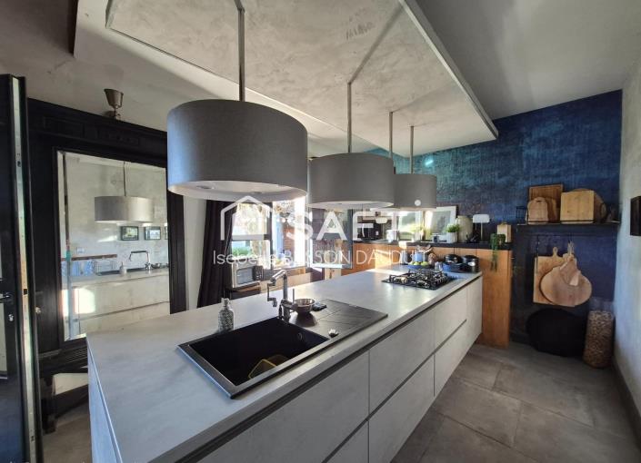 Image No.5-7 Bed Gite for sale