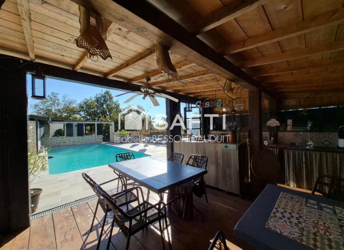 Image No.8-7 Bed Gite for sale