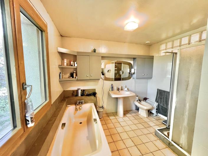 Image No.12-6 Bed House for sale