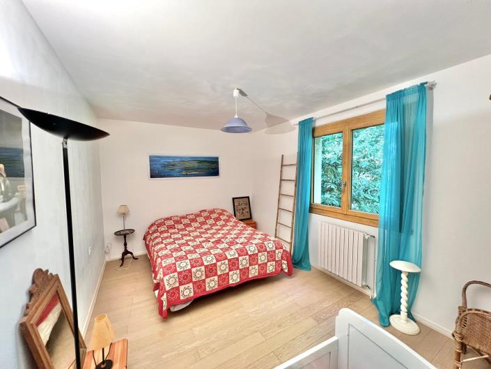 Image No.7-6 Bed House for sale