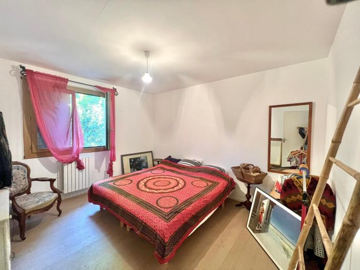 Image No.16-6 Bed House for sale