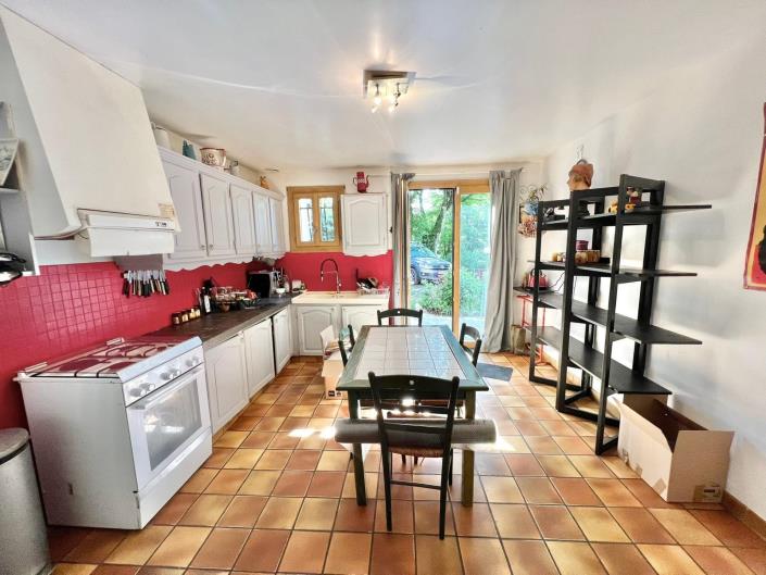 Image No.17-6 Bed House for sale