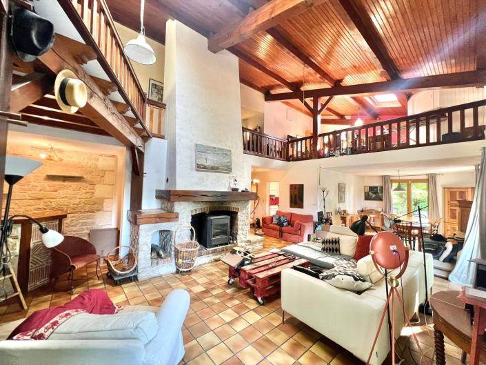 Image No.3-6 Bed House for sale