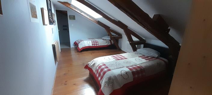 Image No.9-5 Bed Gite for sale