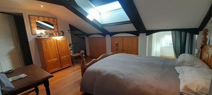 Image No.10-5 Bed Gite for sale