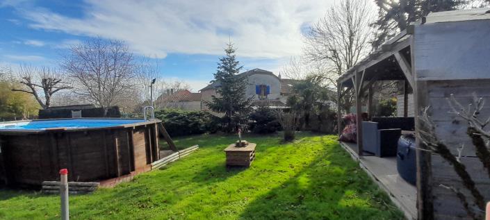 Image No.35-5 Bed Gite for sale