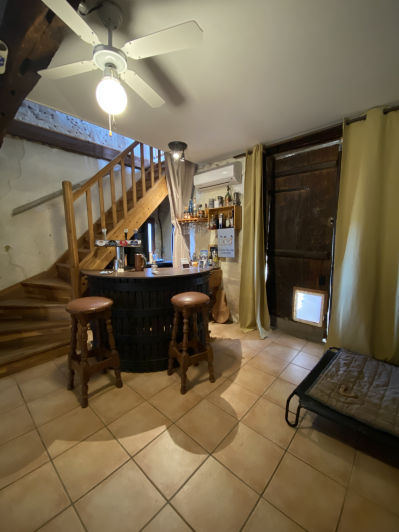 Image No.51-5 Bed Gite for sale