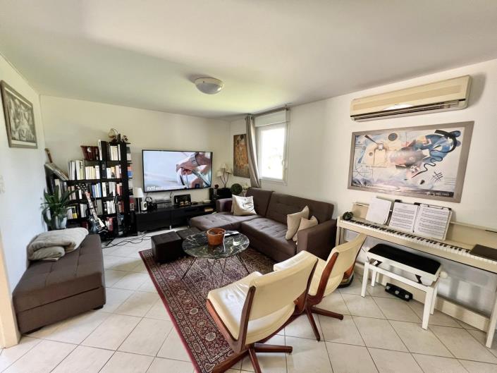 Image No.8-20 Bed Commercial for sale