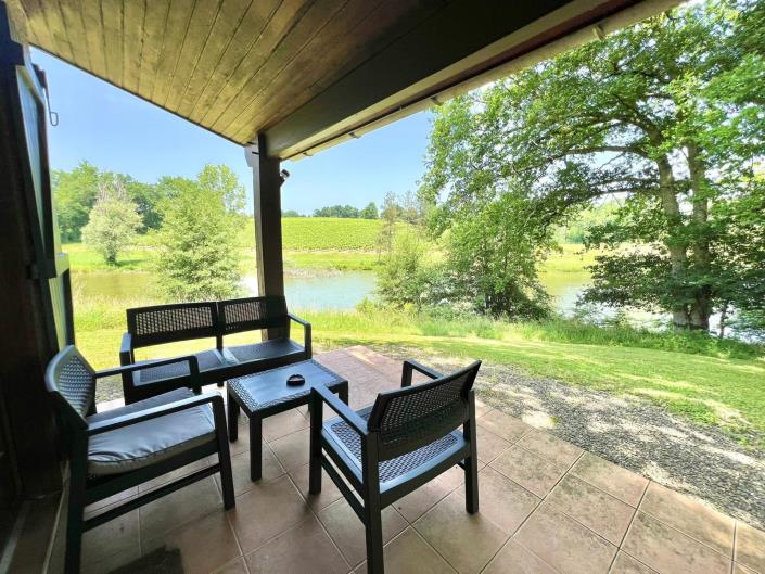 Image No.14-20 Bed Commercial for sale