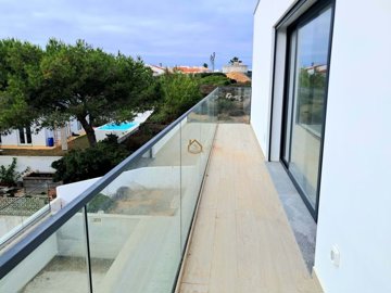 5018-734837-1397c7eacab77a8d4d14b0228a8f482d1