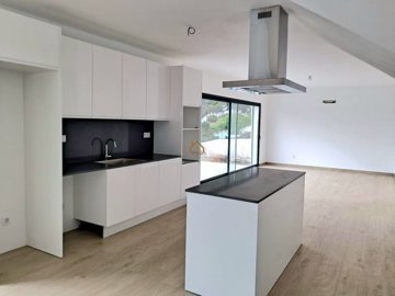 5018-734837-1397c7eacab77a8d4d14b0228a8f482d1