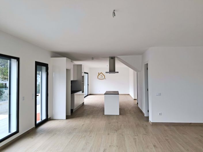 Image No.7-4 Bed Villa for sale