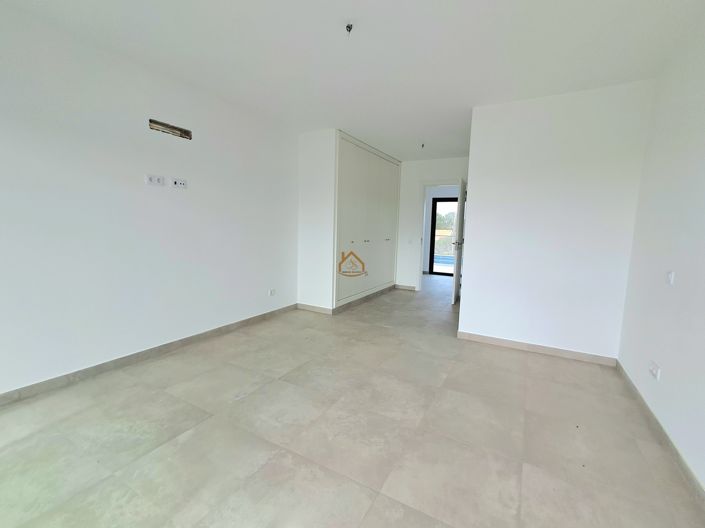 Image No.10-4 Bed Villa for sale