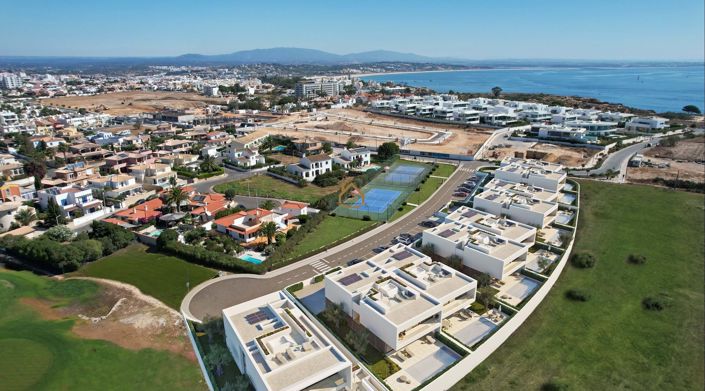 Image No.2-4 Bed Villa for sale