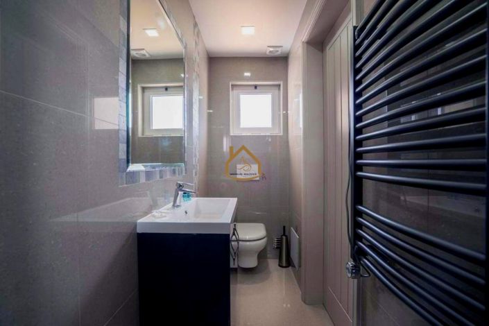 Image No.15-2 Bed Townhouse for sale