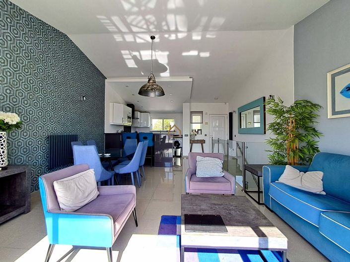 Image No.9-2 Bed Townhouse for sale