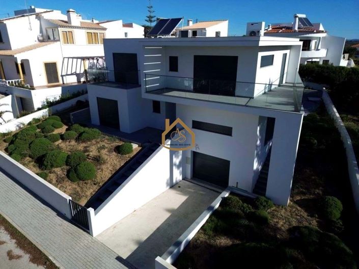 Image No.2-4 Bed Villa for sale