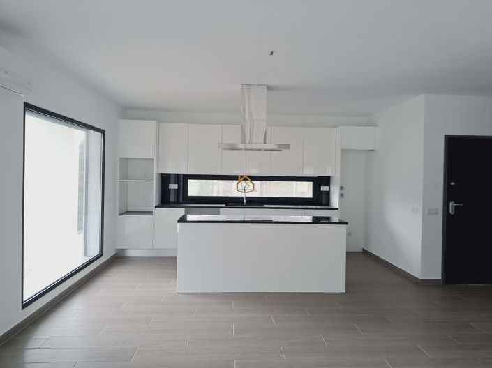 Image No.8-4 Bed Villa for sale