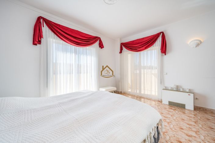 Image No.22-3 Bed Villa for sale