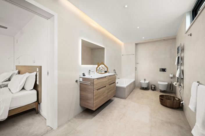 Image No.20-3 Bed Villa for sale