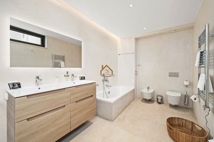 Image No.21-3 Bed Villa for sale