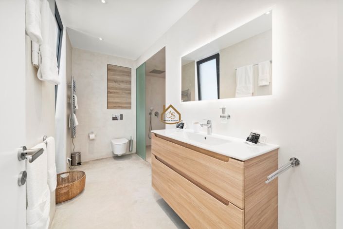 Image No.27-3 Bed Villa for sale